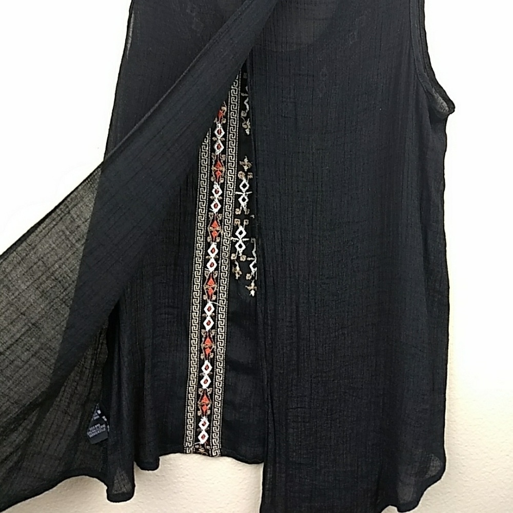 By & By Crossover Back Sleeveless Top Size M (Jr) - Picture 6 of 7
